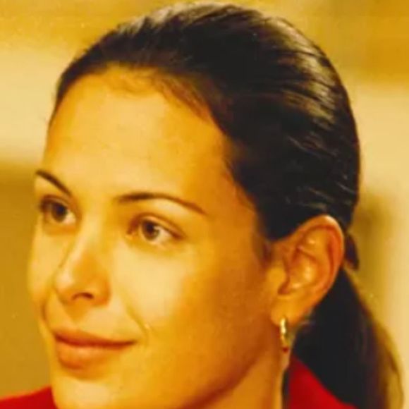 Resumo da novela 'História de Amor': Paula comenta com Carlos que se ele não tratar ela bem, vai posar nua.