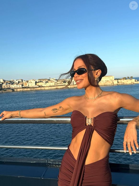 Anitta chocou o público ao aparecer com uma aparência completamente diferente