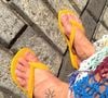 Pés ressecados? Especialista revela os hábitos que pioram fissuras e asperezas; pés de Paolla Oliveira chamaram atenção dos internautas
