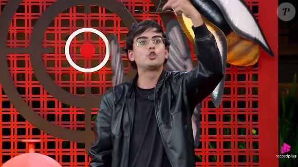 Dudu Camargo pode vencer 'A Fazenda 17', mesmo com as polêmicas que o cercam