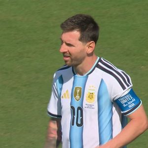 Em entrevista ao Le Parisien, o ex-fisioterapeuta do craque argentino, Juanjo Brau, contou que Messi tem uma superioridade cognitiva que ele descreve como "espetacular"