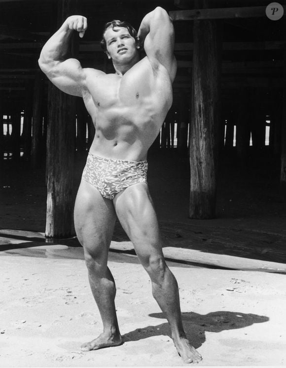 Na juventude, Arnold Schwarzenegger se tornou um fisiculturista e já impressionava por seu corpo