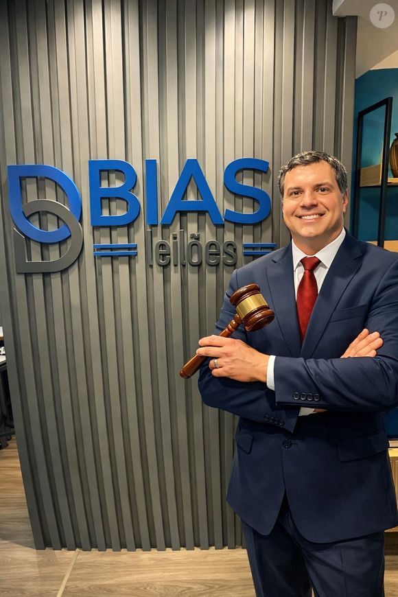 O Purepeople conversou com o leiloeiro Eduardo Consentino, fundador da Biasi Leilões e que trabalha no ramo desde os 16 anos