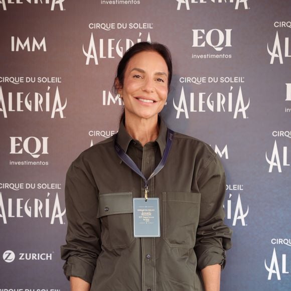 Ivete Sangalo aproveitou uma pausa na turnê ‘Clareou’ para curtir o Cirque du Soleil com as filhas gêmeas, Marina e Helena, de 8 anos, em São Paulo