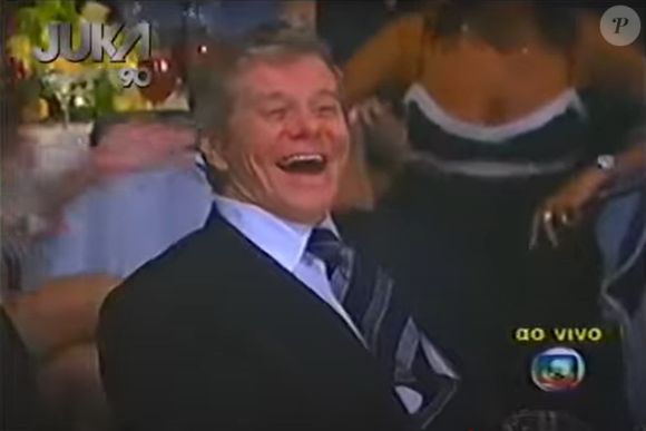 Miguel Falabella cai na gargalhada após ser citado em brincadeira espontânea por Bruna Marquezine em evento da Globo