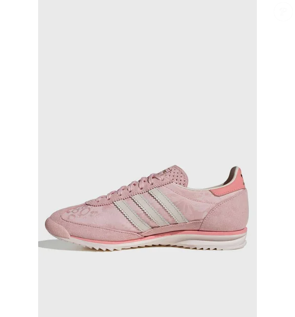 Adidas SL 72 OG W em rosa algodão-doce se destacam entre as fashionistas e viram aposta de estilo para a meia-estação