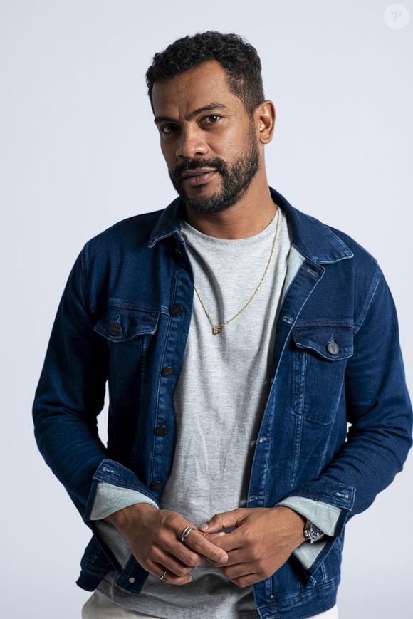 Daniel (Samuel de Assis) abala a relação dos personagens de Alanis Guillen e Bruno Montaleone