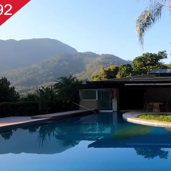 Anitta se mudou para uma esta mansão luxuosa no ano passado