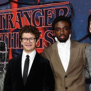 Eles cresceram! Veja em 15 fotos quem roubou o coração das 'crianças' de 'Stranger Things' na vida real