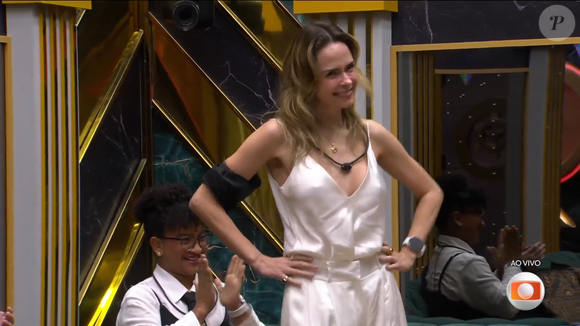 Final do ‘BBB 26’: Ana Paula Renault exibiu um conjunto em tecido acetinado branco