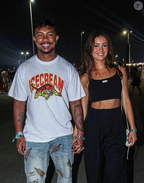 O casal se limitou à foto com uma música tradicional francesa para anunciar a reconciliação