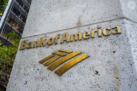 Em comunicado enviado à Reuters, o Bank of America lamentou a morte de Erin Piacenti: 'Estamos chocados e profundamente entristecidos com a perda trágica de nossa colega. Ela era uma integrante muito querida da equipe e fará muita falta'