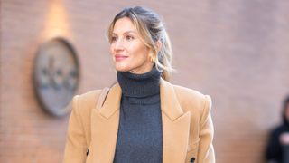 Se o casamento é simples, a madrinha é de luxo! Gisele Bündchen pode escolher estrela famosa mundialmente para batizar 3º filho