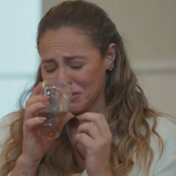O que significa uma pessoa ser alcoolista? Entenda a diferença entre o termo, usado em 'Vale Tudo' para Heleninha Roitman, e alcoólatra