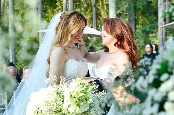 Mari Fernandez se casou com a influenciadora Júlia Ribeiro na tarde desta terça-feira (04), em uma cerimônia intimista realizada em Itatiba, no interior de São Paulo