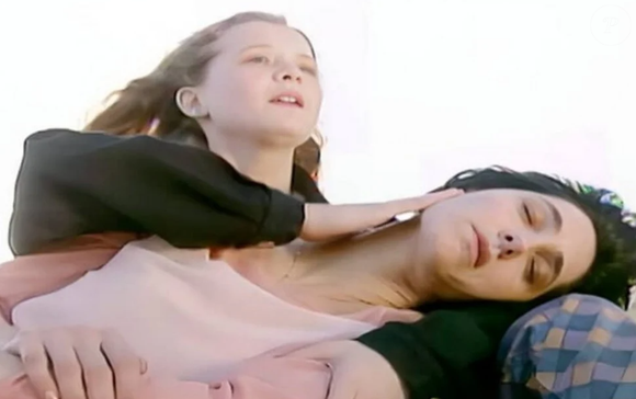 Diná (Christiane Torloni) morre após encontrar Bia (Fernanda Rodrigues) no final da novela A Viagem