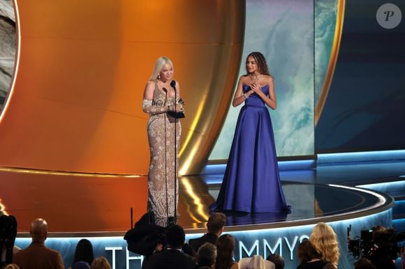 Durante o Grammy Awards de 2025, Blue Ivy impressionou ao usar um deslumbrante vestido azul cobalto sem alças, assinado por Naeem Khan