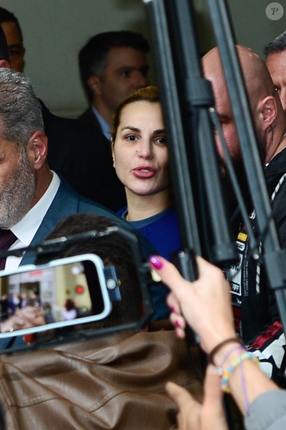Deolane Bezerra foi presa nesta quinta-feira (21) durante uma operação do Ministério Público de São Paulo e da Polícia Civil. Segundo as investigações, a influenciadora é suspeita de envolvimento em um esquema de lavagem de dinheiro supostamente ligado ao PCC