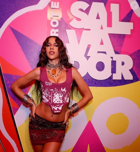 Marina Sena apostou em look customizado em que transformou abadá em crochê