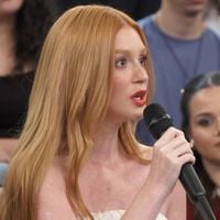 'Marina Ruy Barbosa totalmente drogada no Altas Horas'? Atitude da atriz na TV levanta suspeitas na web: 'Comportamento estranho'. Vídeo!