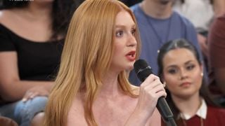 'Marina Ruy Barbosa totalmente drogada no Altas Horas'? Atitude da atriz na TV levanta suspeitas na web: 'Comportamento estranho'. Vídeo!