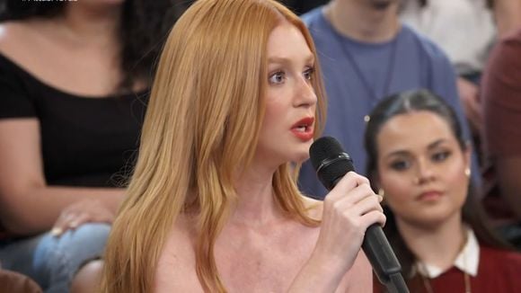 'Marina Ruy Barbosa totalmente drogada no Altas Horas'? Atitude da atriz na TV levanta suspeitas na web: 'Comportamento estranho'. Vídeo!