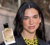 O novo perfume favorito de Dua Lipa é completamente viciante: essa fragrância inédita da YSL combina baunilha e lavandas selvagens de forma sexy e elegante