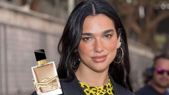 O novo perfume favorito de Dua Lipa é completamente viciante: essa fragrância inédita da YSL combina baunilha e lavandas selvagens de forma sexy e elegante