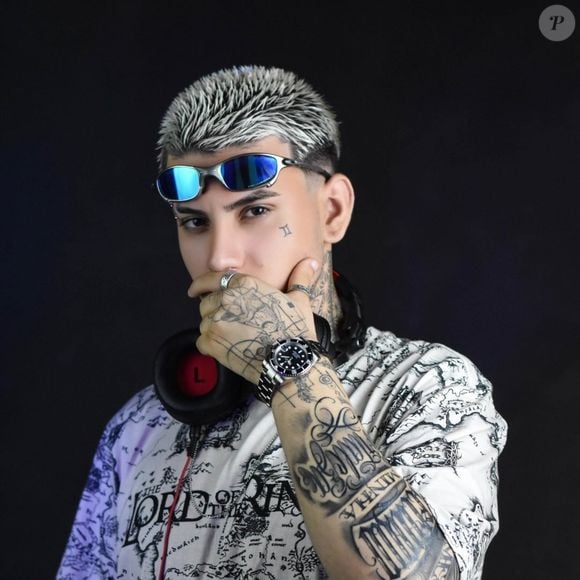 Arthur Urach, filho mais velho de Andressa Urach, trabalhou como cameraman dos conteúdos adultos da mãe. Engana-se quem pensa que foi um favor para a mãe