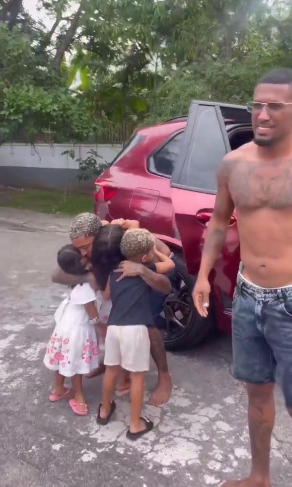 'Quem não chorou, não tem coração': disse internauta sobre reencontro de MC Poze com os filhos