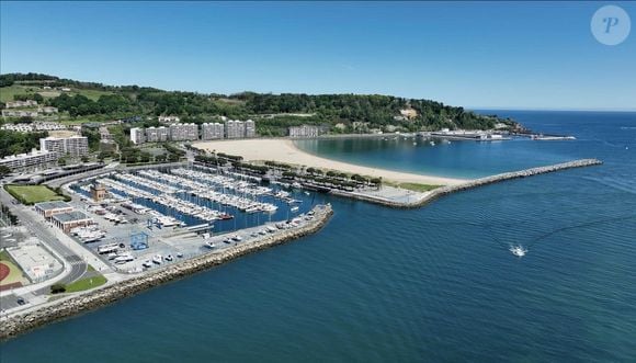 A praia de Hondarribia é uma delícia para toda a família. Com seus 800 metros de areia dourada e águas tranquilas, é ideal para nadar