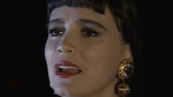 O objeto mais inesperado que salva Maria do Carmo da prisão eterna no final de 'Rainha da Sucata'