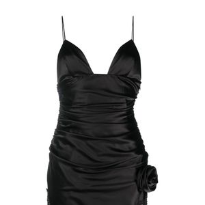 Vestido de Isis Valverde para o show de Thiaguinho custa pouco mais de R$ 13 mil