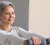 Personal trainers são unânimes: 'Para ganhar massa muscular nos braços aos 60 anos, não se trata de fazer 100 exercícios em um único dia; é preciso ser constante'
