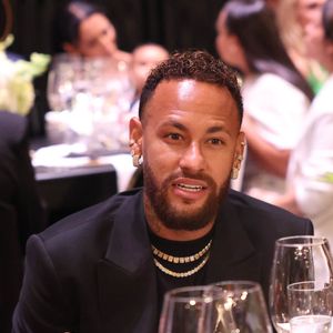 Neymar recebe convidados no 6º Leilão Beneficente do Instituto Projeto Neymar Jr., que arrecada recursos para projetos sociais