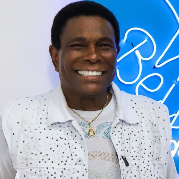 Com escola campeã e aposentadoria confirmada, Neguinho da Beija-Flor anuncia saída do Brasil: 'Tenho que ser...'