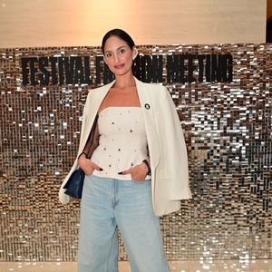 Ariela Carasso, ex-Casamento às Cegas, aposta na mistura de peças formais e informais em produção urbana e despojada