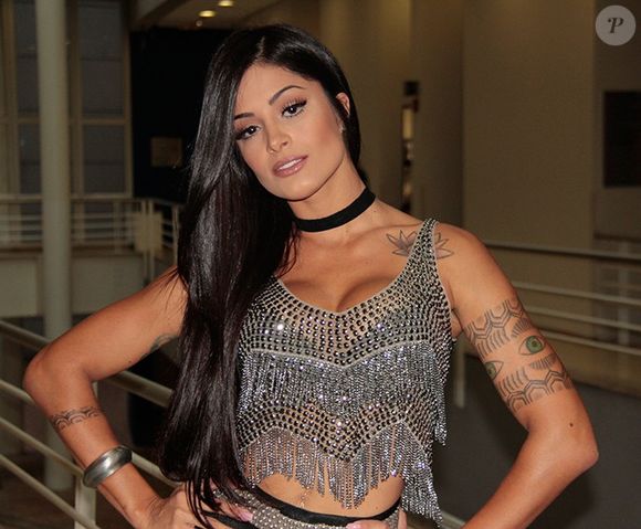 Aline Campos passou por diversas transformações no visual nos últimos anos