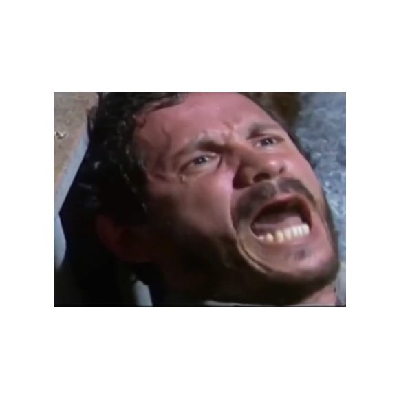 Desidério é o homem bêbado que provocou Tobias para briga no bar.