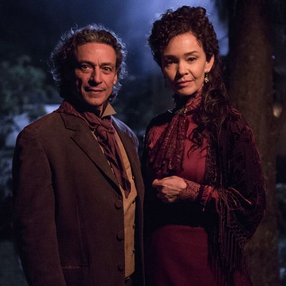 Dorotéia (Julia Lemmertz) e Bento (Luiz Carlos Vasconcellos) se encontram às escondidas.
