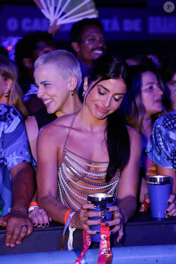 Natália Rosa é uma atriz com um currículo diversificado, tendo participado de produções como "Amor Perfeito" e peças teatrais como "A Minha Primeira Vez" e "A Paixão de Cristo"