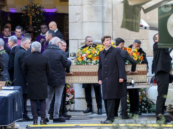 Velório de Brigitte Bardot: equipe da atriz pediu buquês de flores simples e coloridos de flores silvestres, mas sem rosas