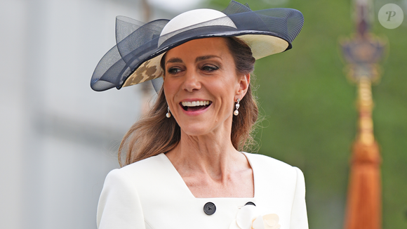 Pérolas de Lady Di e de Rainha Elizabeth II: Kate Middleton faz elegante homenagem póstuma com joias famosas em tradicional evento da Família Real desde 1860