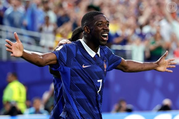 Ousmane Dembélé entrou para a história da Copa do Mundo de 2026! Com o hat-trick na vitória da França sobre a Noruega, o atacante igualou as marcas de Lionel Messi e Jonathan David, tornando-se apenas o terceiro jogador a marcar três gols em uma única partida nesta edição do Mundial