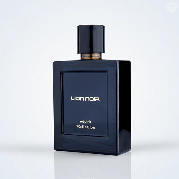 Quem gosta do clássico Bleu de Chanel pode se interessar pelo Lion Noir, perfume da Wepink com caminho olfativo amadeirado cítrico e notas de cedro, sândalo e vetiver