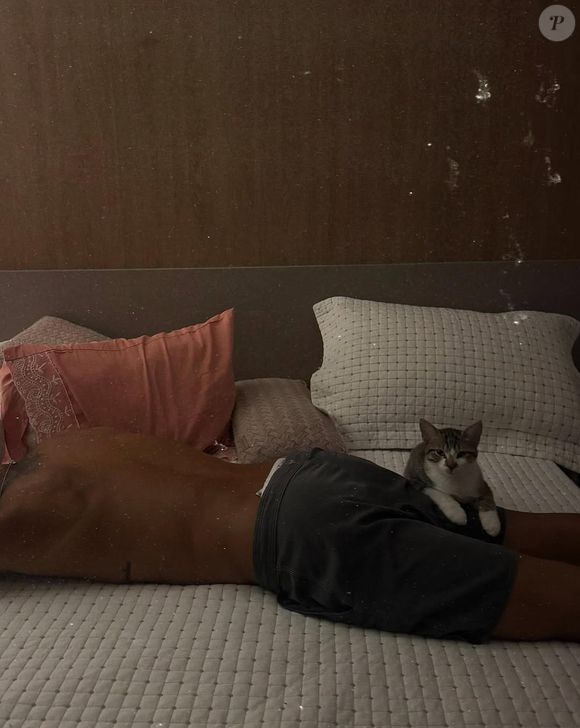 Mel Maia e professor de boxe Luan Medeiros juntos? Rumores começaram depois que a atriz postou foto de homem na cama, e ele passou a ser apontado como essa pessoa