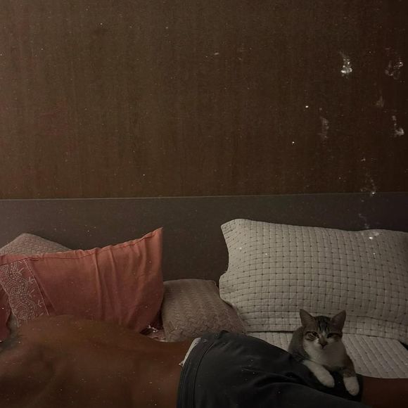 Mel Maia e professor de boxe Luan Medeiros juntos? Rumores começaram depois que a atriz postou foto de homem na cama, e ele passou a ser apontado como essa pessoa