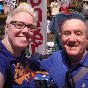 Renato Aragão foi acusado de 'esconder' a filha Juliana Aragão por ela ser lésbica; a motorista de aplicativo ainda entrou na ação contra o próprio pai por calote. Humorista negou ambas as acusações