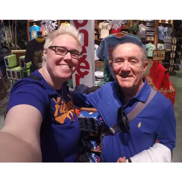 Renato Aragão foi acusado de 'esconder' a filha Juliana Aragão por ela ser lésbica; a motorista de aplicativo ainda entrou na ação contra o próprio pai por calote. Humorista negou ambas as acusações