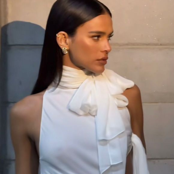 Vestido de Bruna Marquezine foi confeccionado na Itália em georgette leve